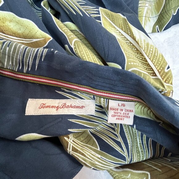 Tommy Bahama Mens Short Sleeve Hawaiian Silk Shirt Large Blue Tropical Floral - Picture 3 of 7